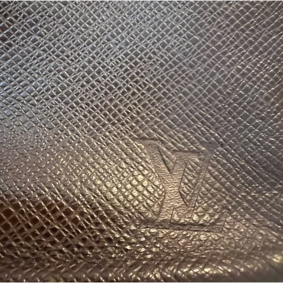 LV Men’s toiletry bag.Authentic.Brown leather.Like new condition.